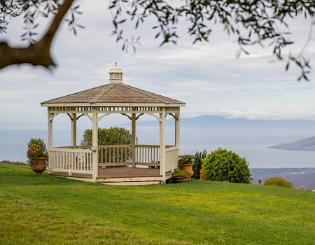 Lahaina Shores Beach Resort